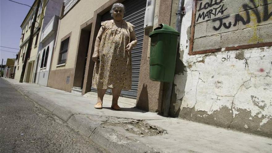 Vecinos de Las Moreras de Badajoz piden vigilancia nocturna para acabar con el botellón