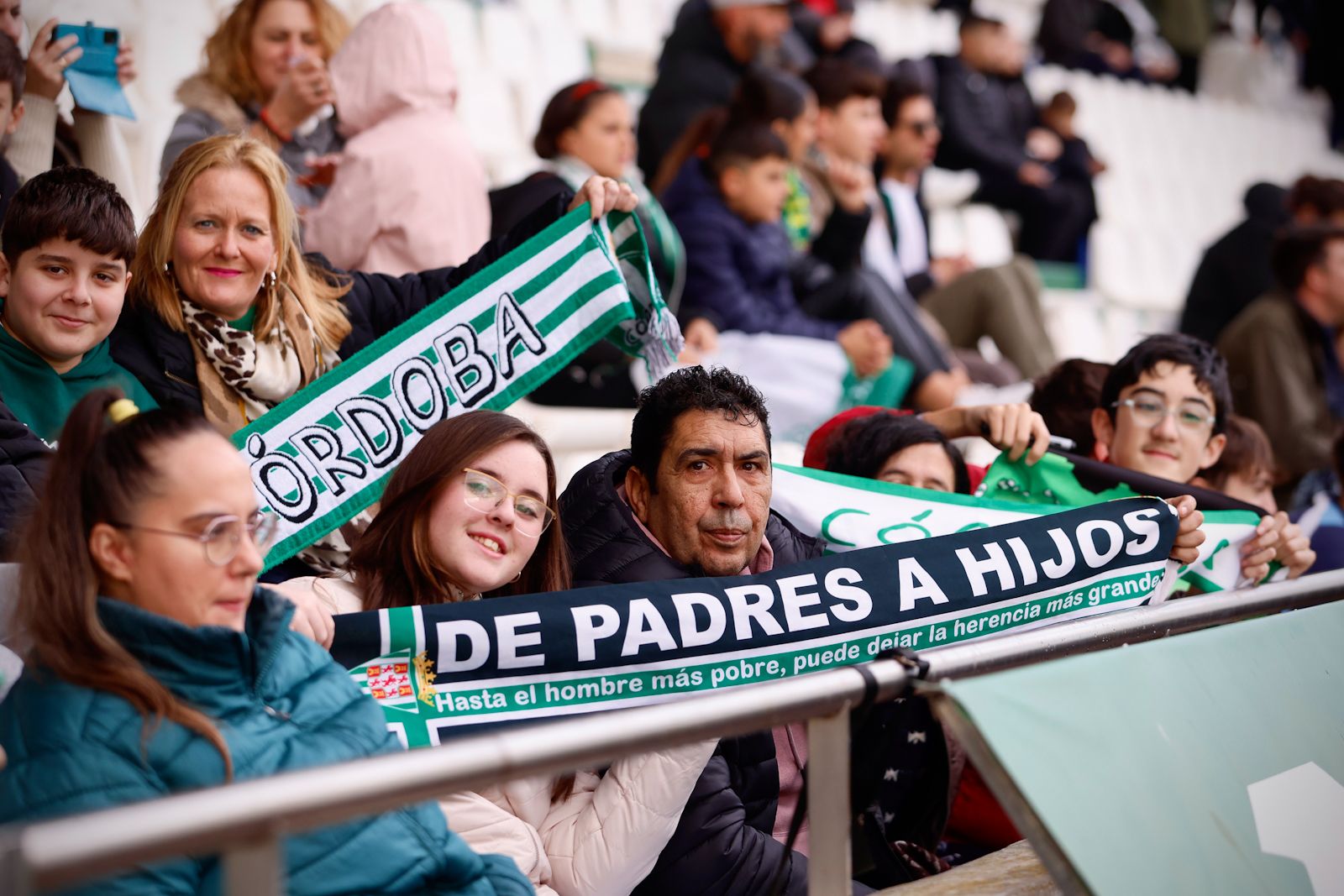 El Córdoba entrena ante su afición en El Arcángel