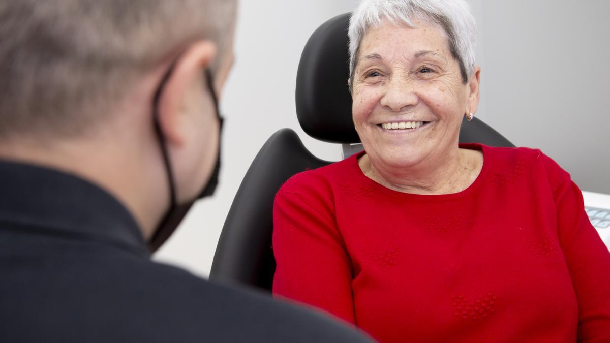 Carmen es una de las pacientes de la clínica Vericat Implantología Inmediata de Elche.