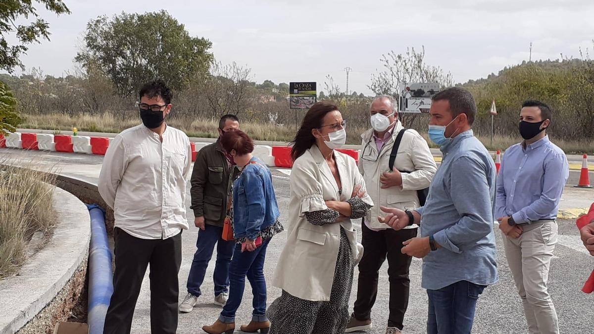 La vicepresidenta de la diputación, Maria Josep Amigó, visita las obras de potabilización del agua de Chiva