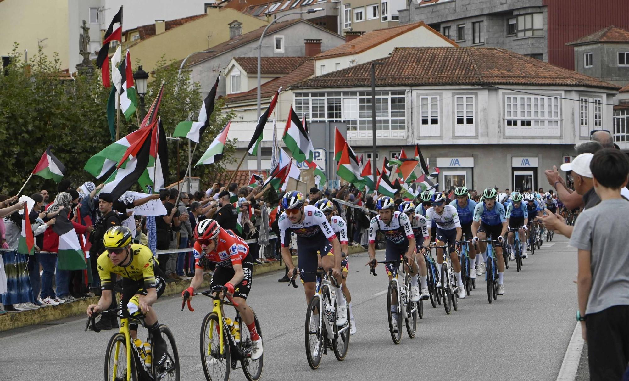 Concentraciones contra el equipo de Israel por el genocidio en Gaza durante el paso de La Vuelta por Pontevedra