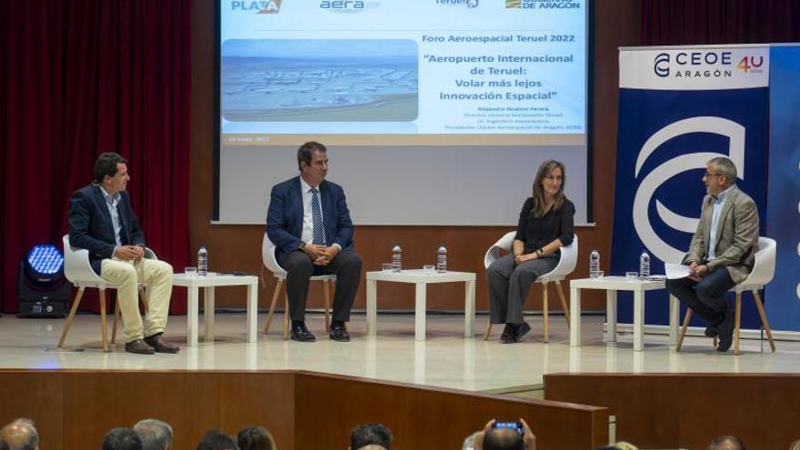 Teruel ha acogido la Jornada Aeroespacial organizada por CEOE con la mesa redonda sobre el «presente y futuro del sector». | EFE/ANTONIO GARCIA