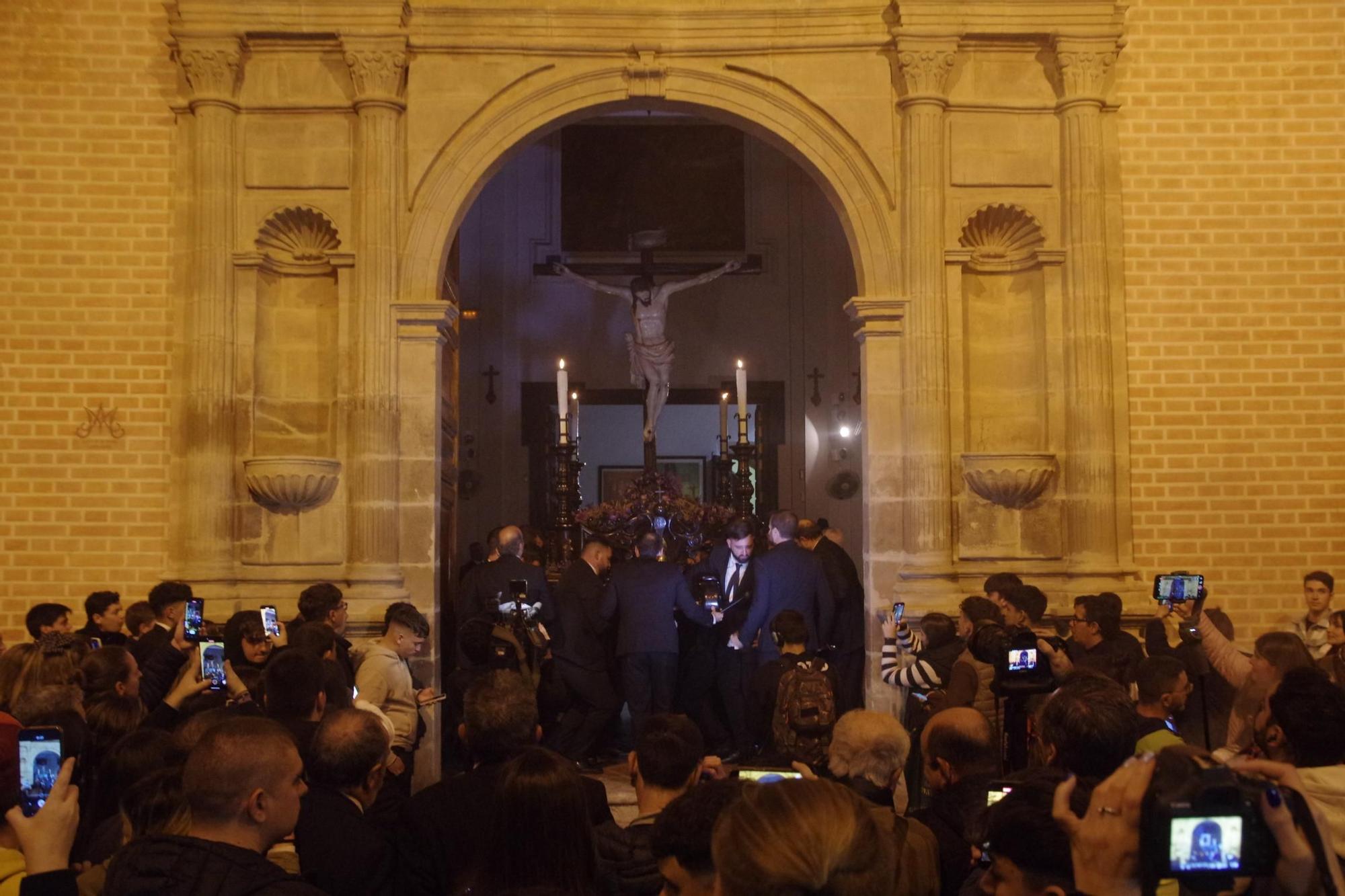 Traslado a la Catedral de la imagen del Cristo de Ánimas de Ciegos para el vía crucis de la Agrupación.