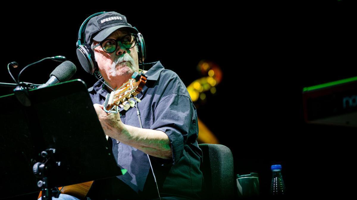 Silvio Rodríguez, durante su concierto en la plaza de toros de Murcia