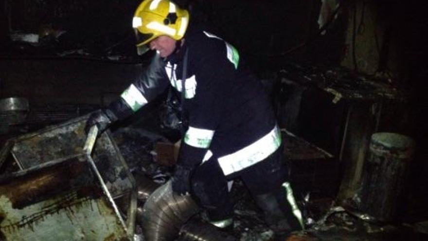 El fuego destruye un restaurante en Vila-real