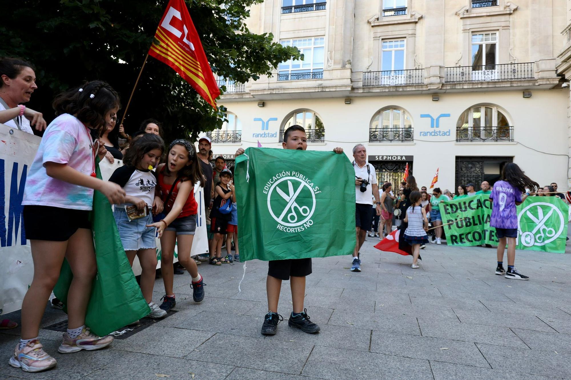 En imágenes | La 'marea verde' vuelve a las calles de Zaragoza contra los recortes en Educación