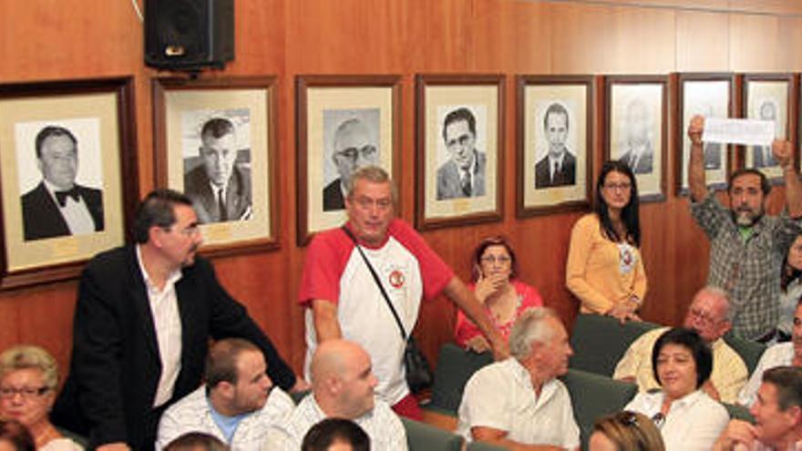 Foto de archivo de la galería de retratos del salón de plenos, que incluye a los alcaldes del régimen franquista.