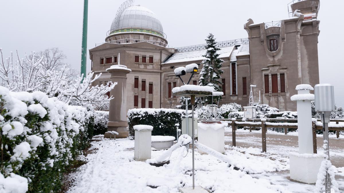 El Observatori Fabra, en Collserola, cubierto de nieve
