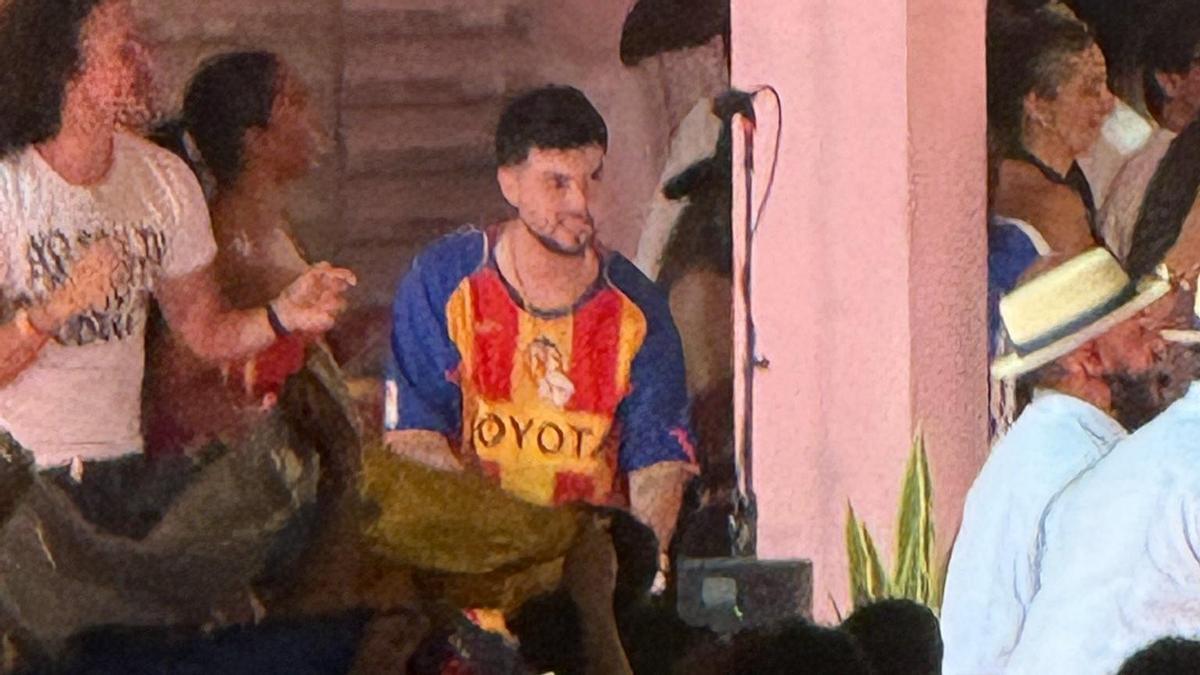 La senyera del Valencia CF se cuela en “La Casita” de Bad Bunny
