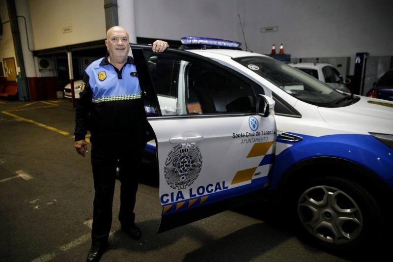 Policía Local de Santa Cruz que se jubila   | 24/04/2020 | Fotógrafo: Delia Padrón