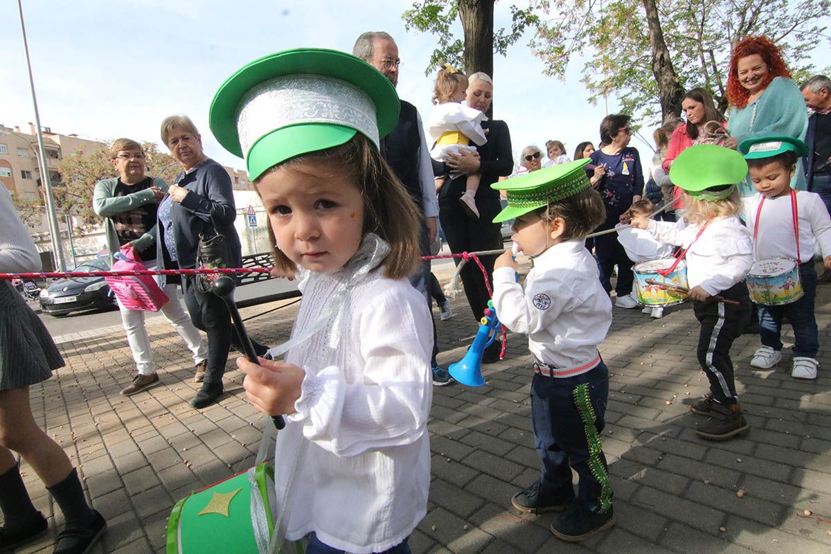 Los más peques de la guardería Chiquitines desfilando en el barrio del Zoco.