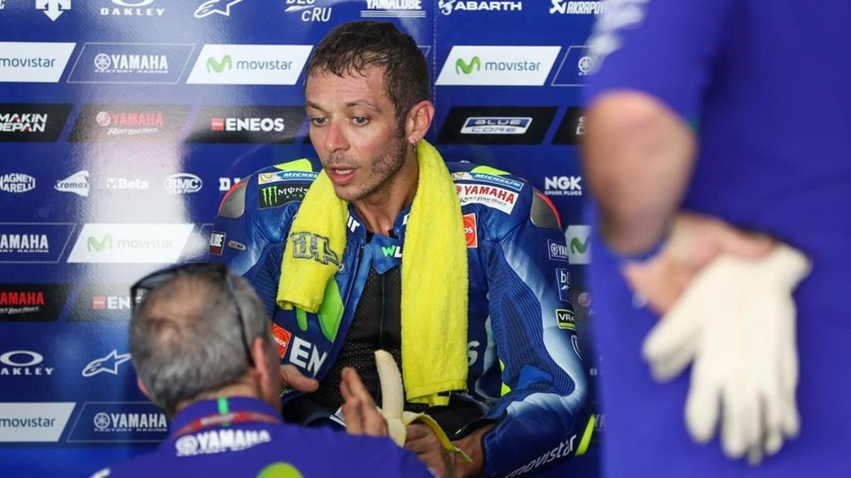 El italiano Valentino Rossi (Yamaha), en un descanso, el pasado 30 de enero, en el primer test de Sepang (Malasia).