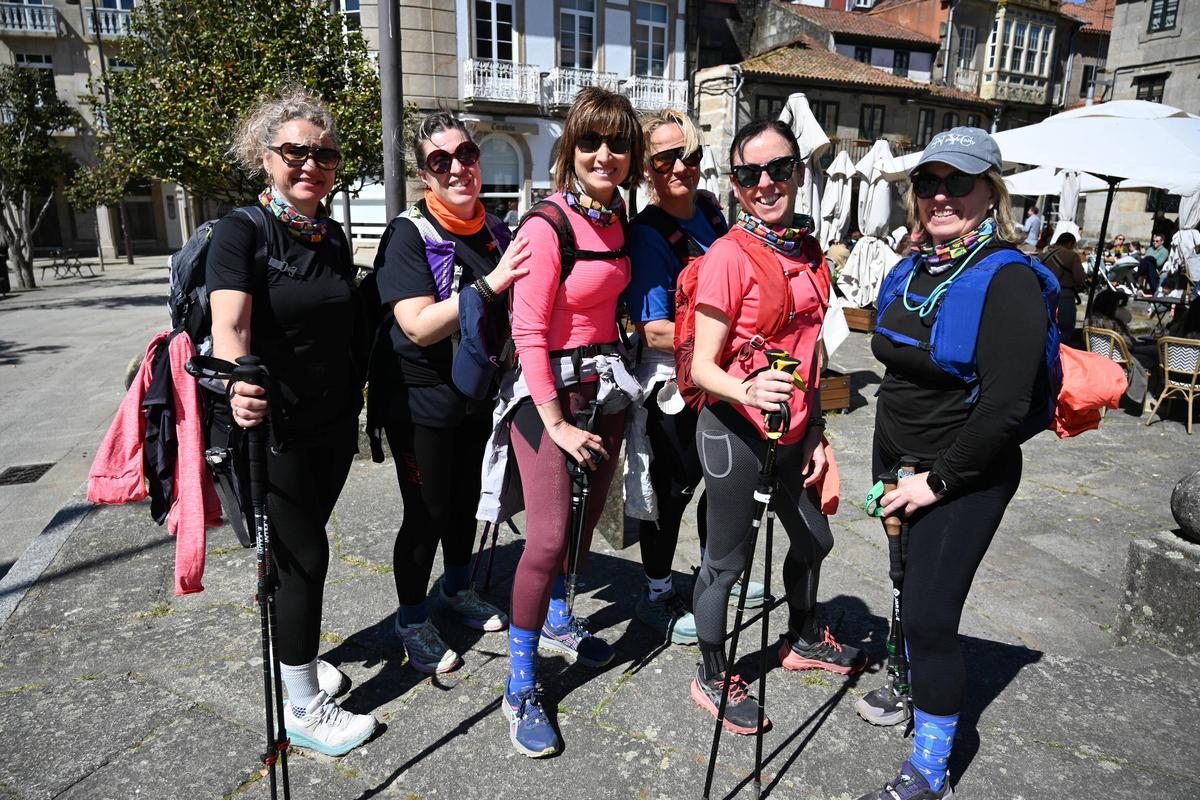 Un grupo de peregrinas, ayer en la Praza da Estrela.