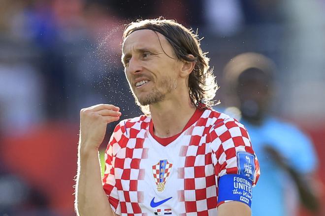 Luka Modric pide calma al Madrid: "No se ha acabado todo porque el Barça le saque seis puntos"