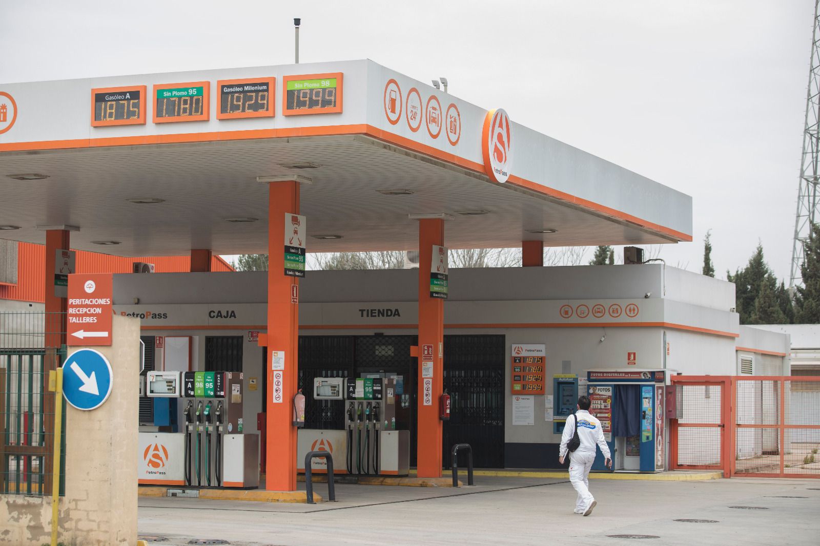 Las gasolineras amenazan con parar ante el descuento de 20 céntimos