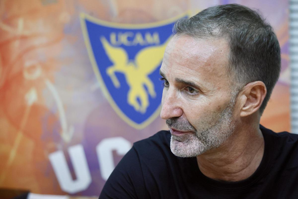 Sito Alonso, entrenador del UCAM Murcia, durante la entrevista con La Opinion.
