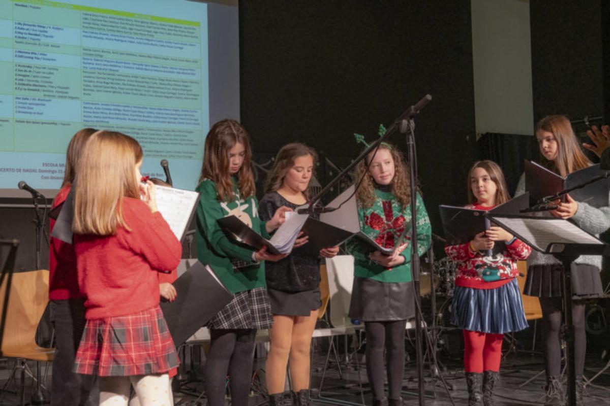 Coro Peques da Escola Municipal de Música de Rois Coro Peques da Escola Municipal de Música de Rois
