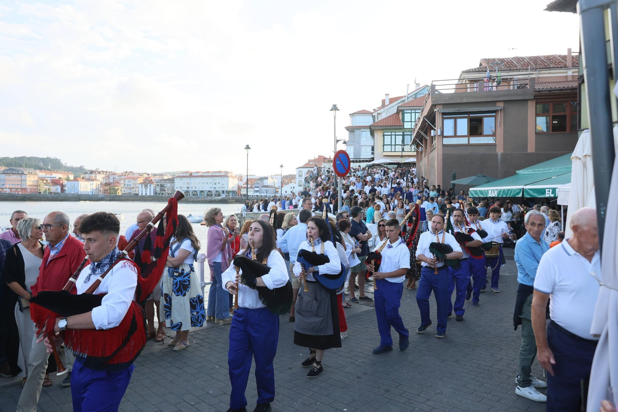 EN IMÁGENES: La procesión de "la llamada de la mar" en el Carmen de Luanco