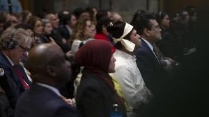 Representantes de la minoría rohinya escuchan el veredicto en el tribunal de La Haya.