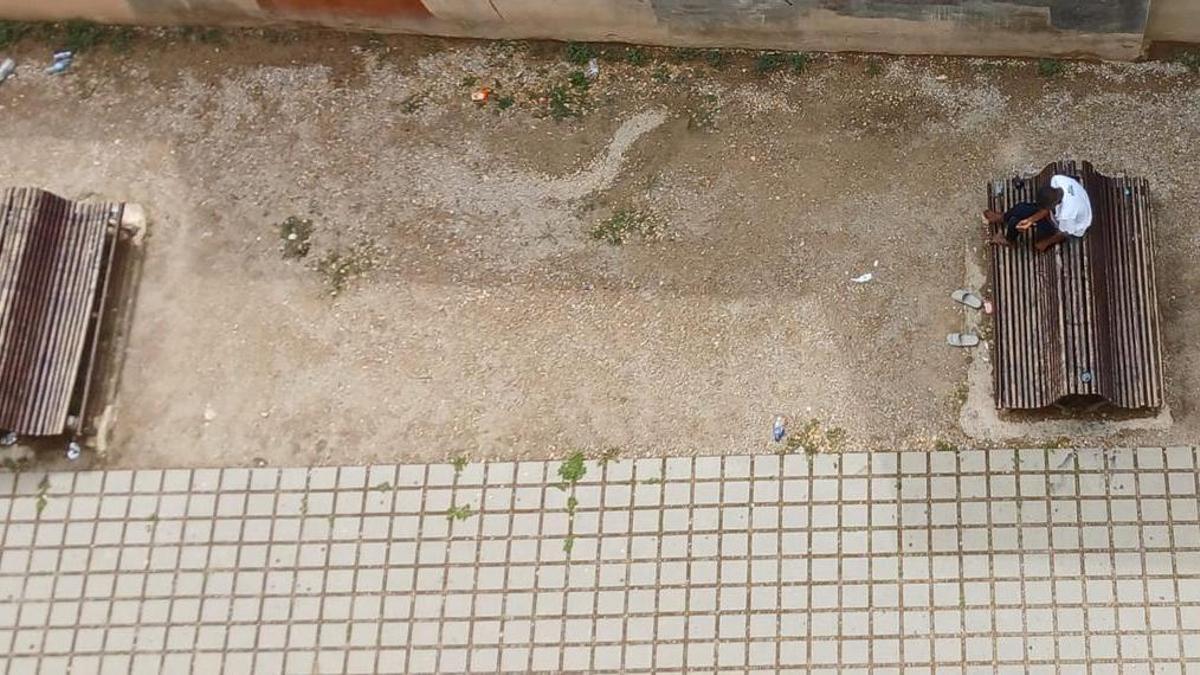Queixes veïnals entorn de la Casa Caritat de Manresa per brutícia i incivisme
