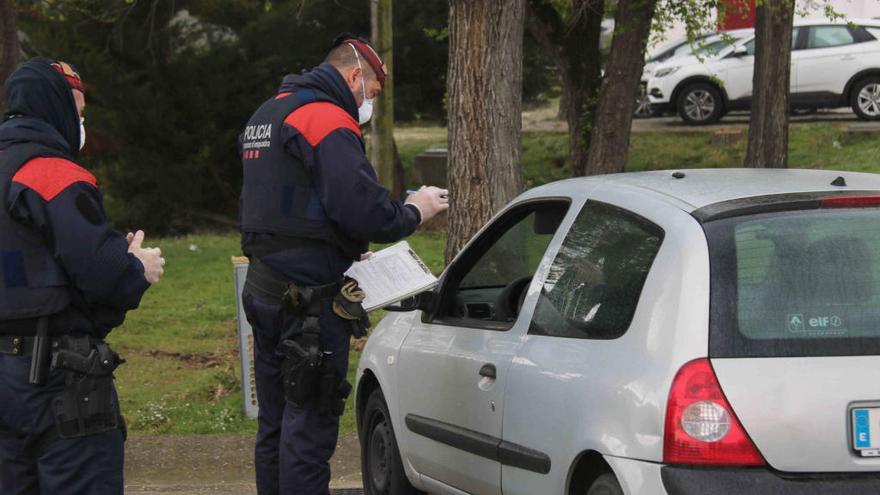 Poc trànsit i molta picaresca entre els conductors per accedir a la Costa Brava