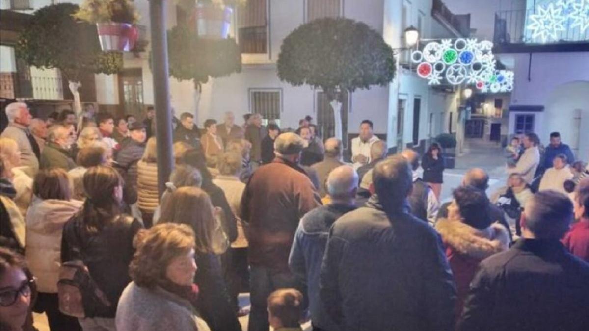 concentración de los vecinos de Montemayor por los robos.