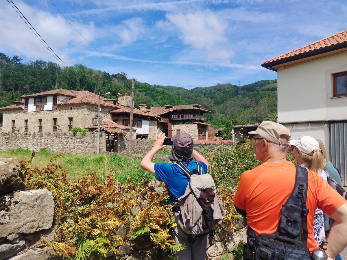 Así fue la visita a Láneo (Salas) de la Federación Nacional de Asociaciones Culturales y Recreativas de Empleados de Cajas de Ahorros