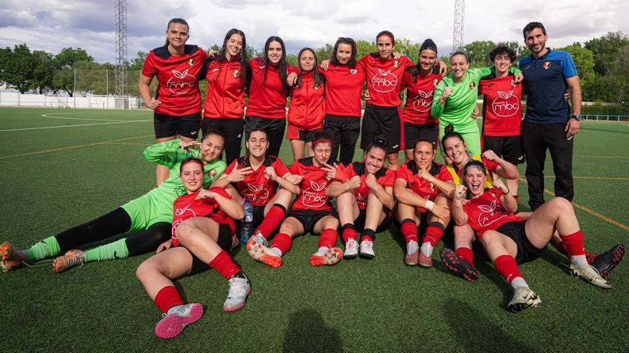 Las jugadoras y el técnico del CF Miramar siguen festejando triunfos