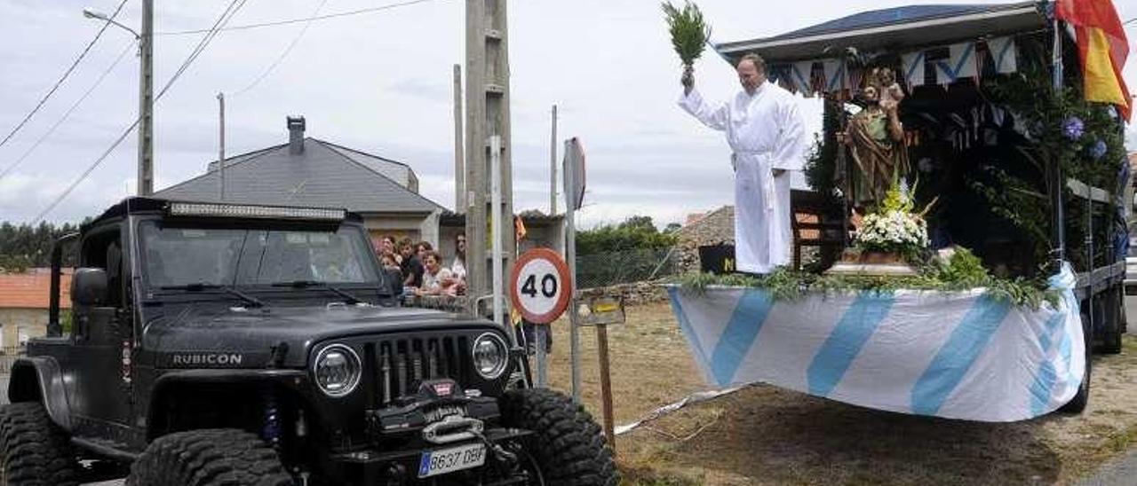 Bendición de un todoterreno en el San Cristóbal de San Miguel. // N.P.