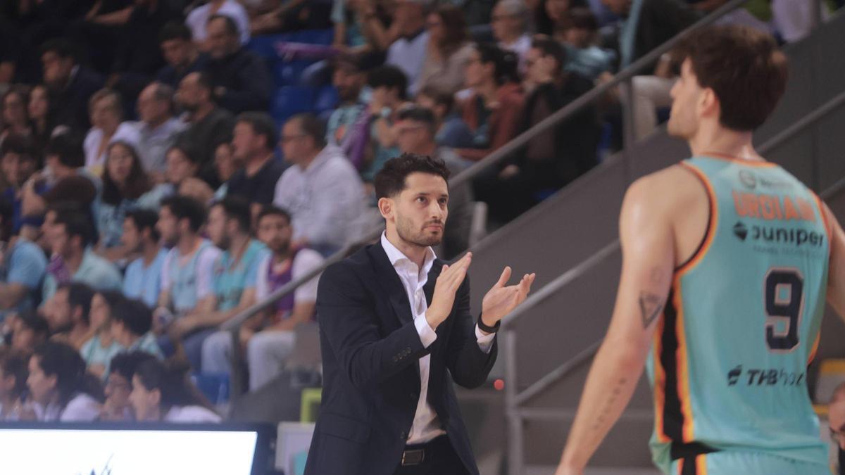 Juani Díez en el partido entre el Palmer Basket y el Fibwi Mallorca