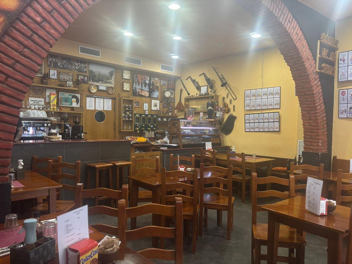 L'interior del Cafè de la Selis de Vidreres.