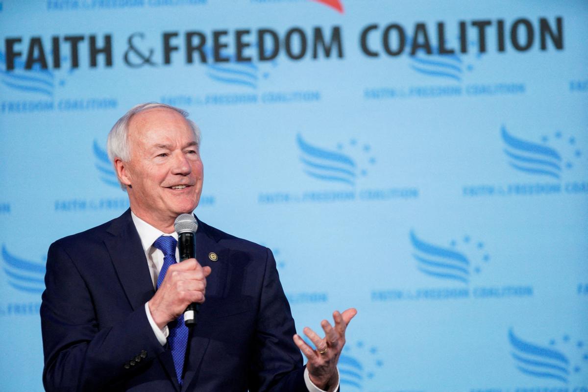 El exgobernador de Arkansas Asa Hutchinson.