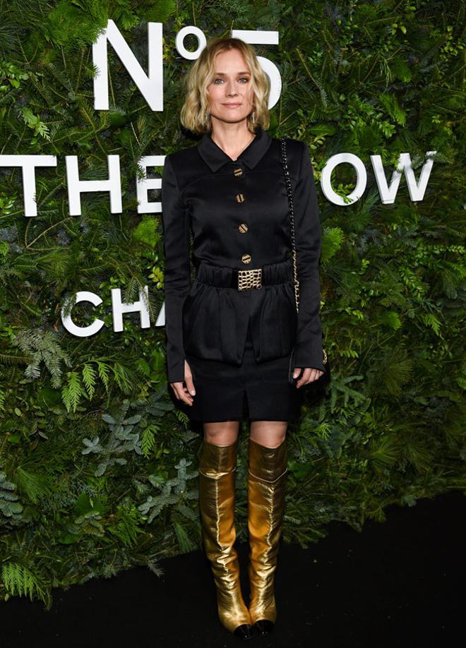 El look de Diane Kruger con minifalda y botas altas de Chanel