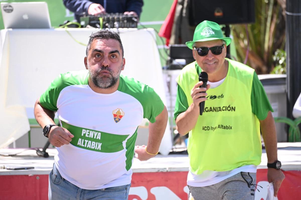 Los mejores momentos del campeonato de lanzamiento de hueso de dátil en Elche este segundo lunes de Pascua