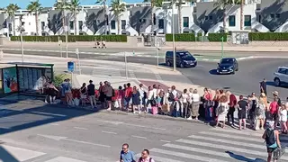 Orihuela desbloquea las nuevas licencias de taxi mientras llega otro verano de colas de espera