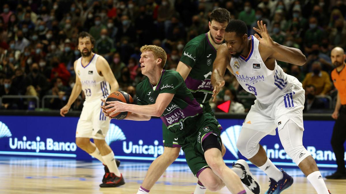 El Madrid se llevó el triunfo de Málaga por la mínima