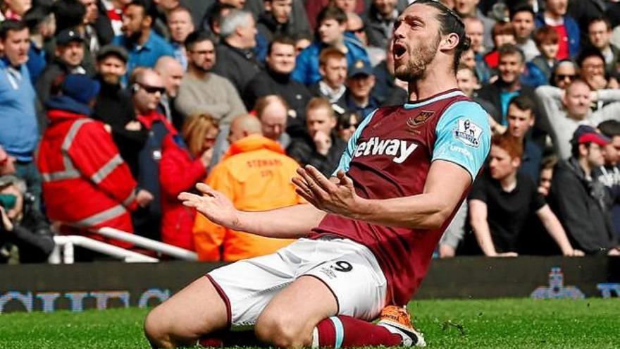 Andy Carroll enterra les últimes esperances de l&#039;Arsenal en el derbi