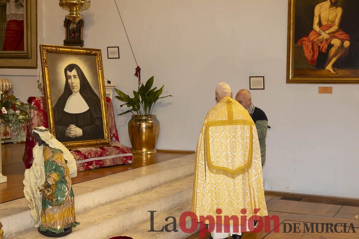 Así ha sido el traslado del cuatro y la reliquia de Santa Teresa de Jornet desde el Asilo hasta la Parroquia de la Concepción en Caravaca