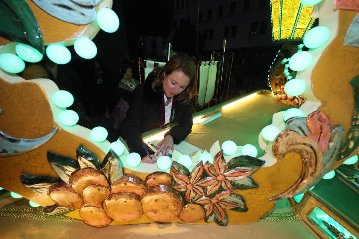 Pérez Llorca ratifica el apoyo de la Generalitat para "proteger nuestras señas de identidad como son las fiestas de la Magdalena"
