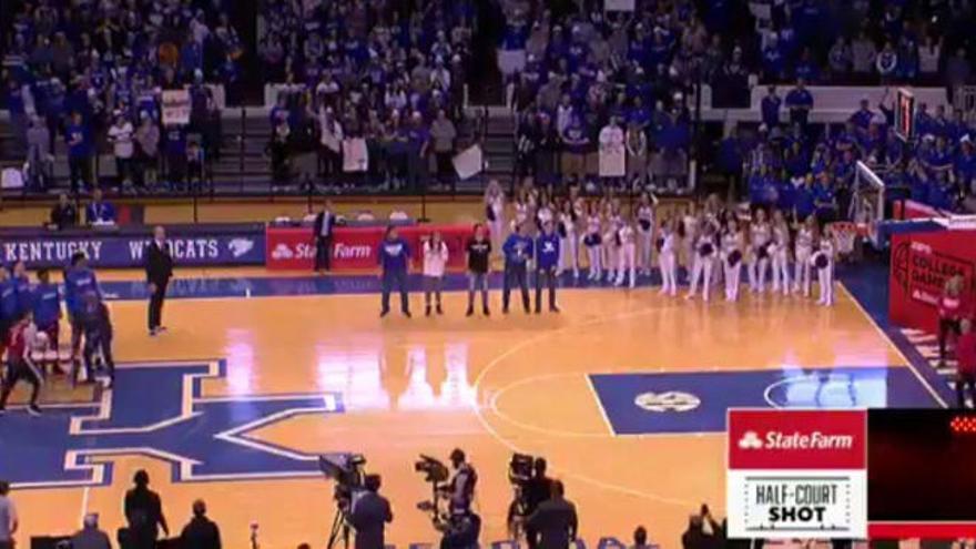 Vídeo: ¡Gana 19.000 dólares con una canasta desde medio campo! -  Superdeporte