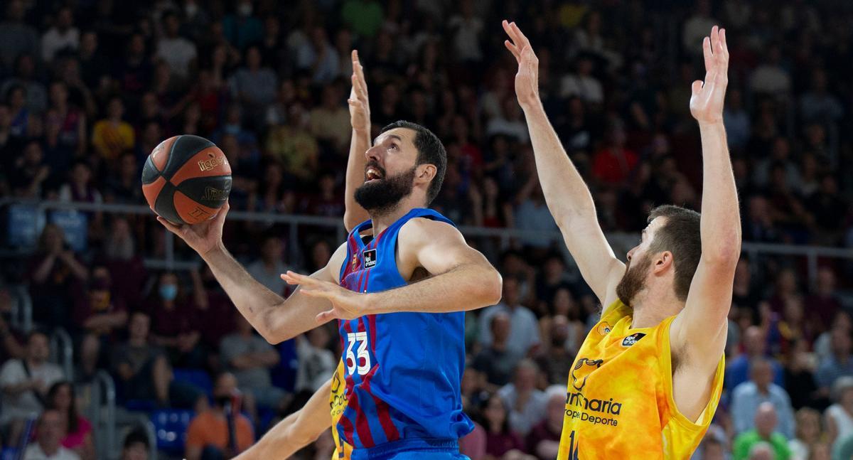 Mirotic, en una acción del partido ante el Gran Canaria