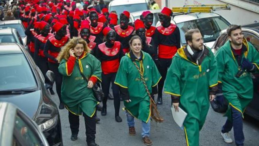 Los pajes de la Cabalgata dirigiéndose al punto de salida del desfile.