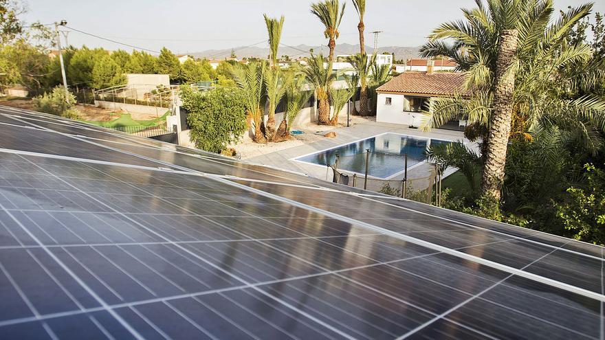 Placas fotovoltaicas en la vivienda de Francisco José García.