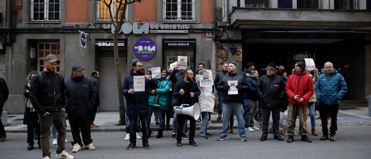 La plataforma "Hostelería en Lucha"  se concentra frente al SASEC para pedir "un convenio digno en hostelería"