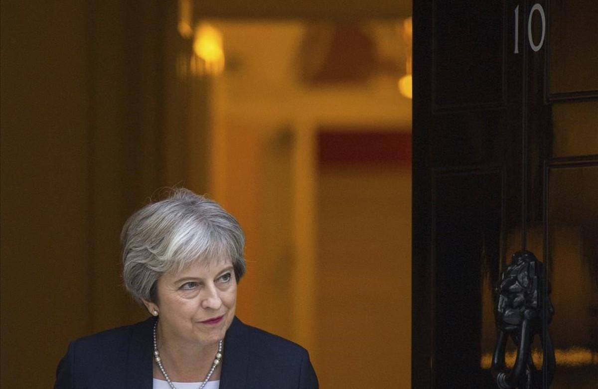 zentauroepp45075507 britain s prime minister theresa may waits to greet her malt180917202251