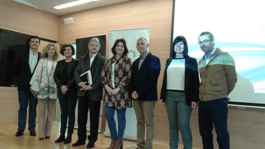 La presidenta de la Mancomunidad de la Costa del Sol, Margarita del Cid, en el centro, junto a varios vocales de la entidad.