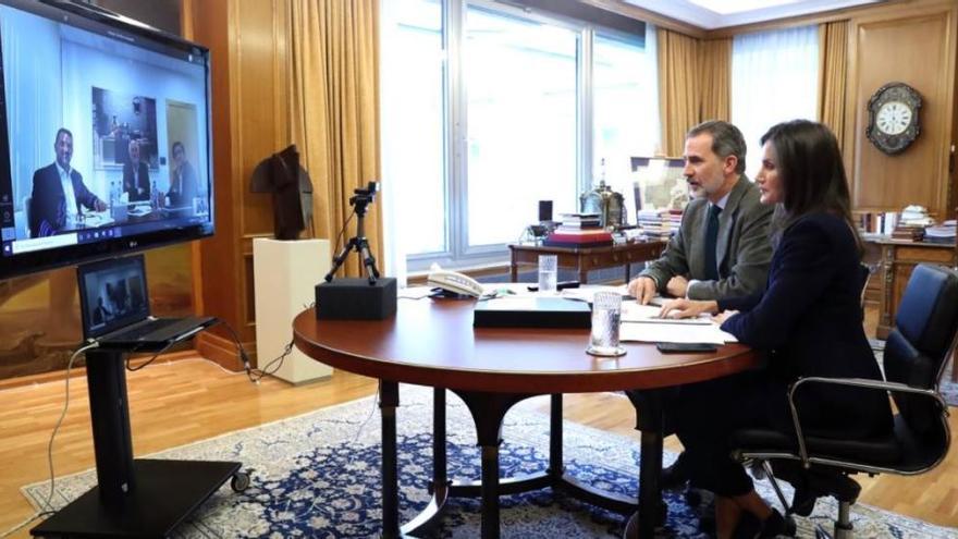 Roig, junto a representantes del sector agroalimentario, en la videoconferencia con los reyes.