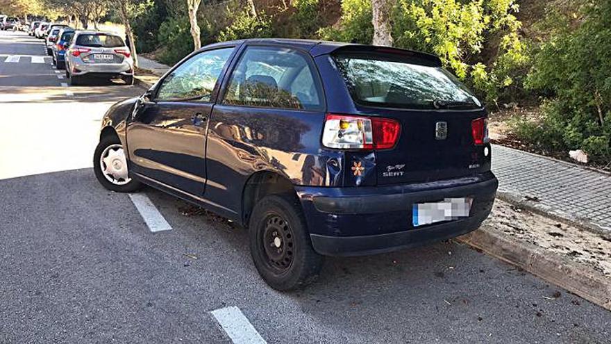 El aparcamiento de los coches abandonados