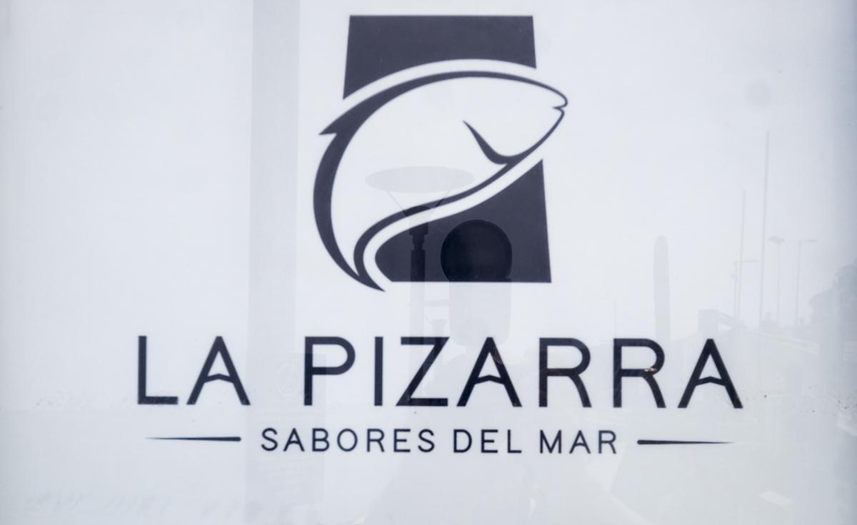 Restaurante La Pizarra, en Sardina del Norte