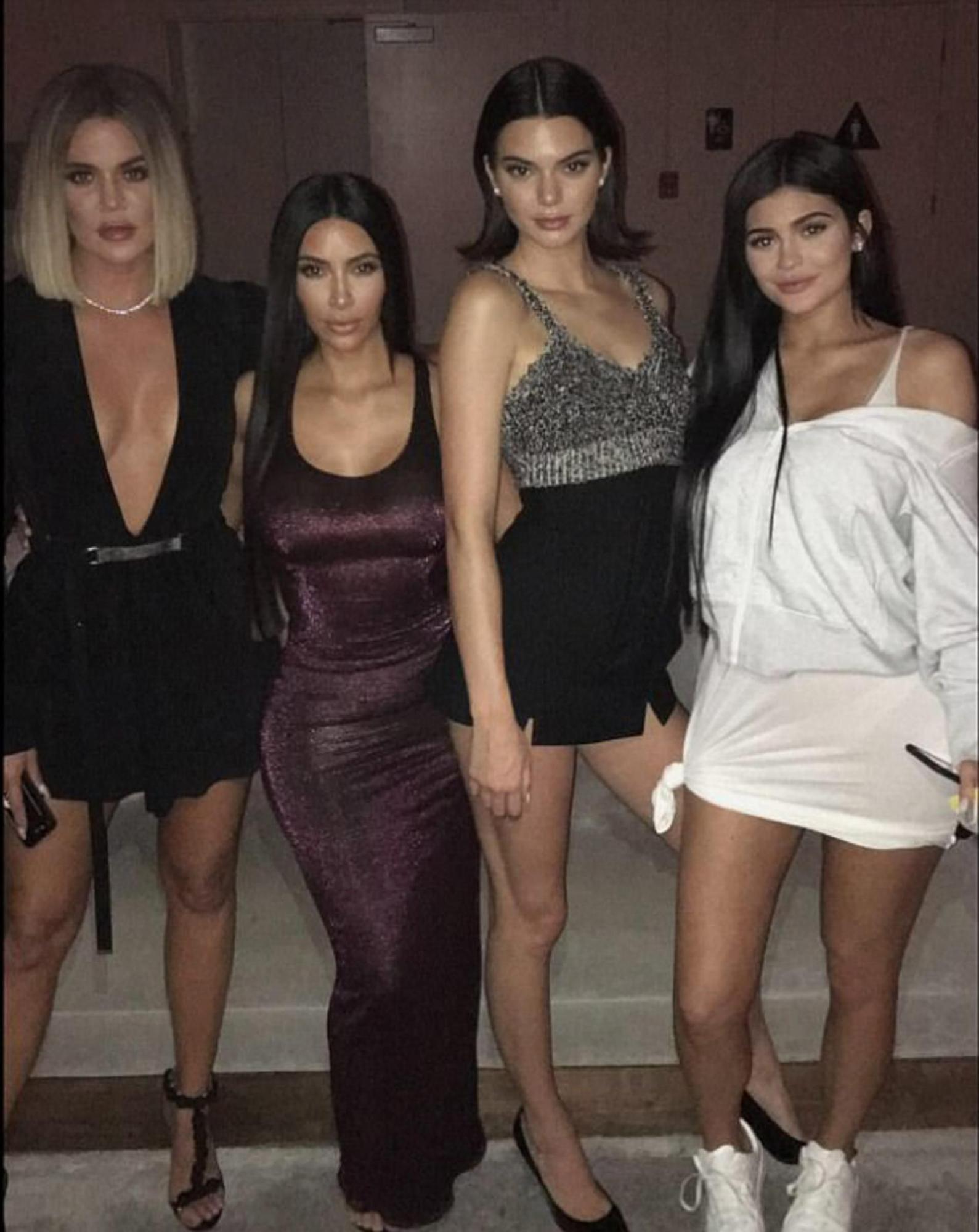Kim Kardashian, Kendall Jenner y Khloe Kardashian con Kylie Jenner